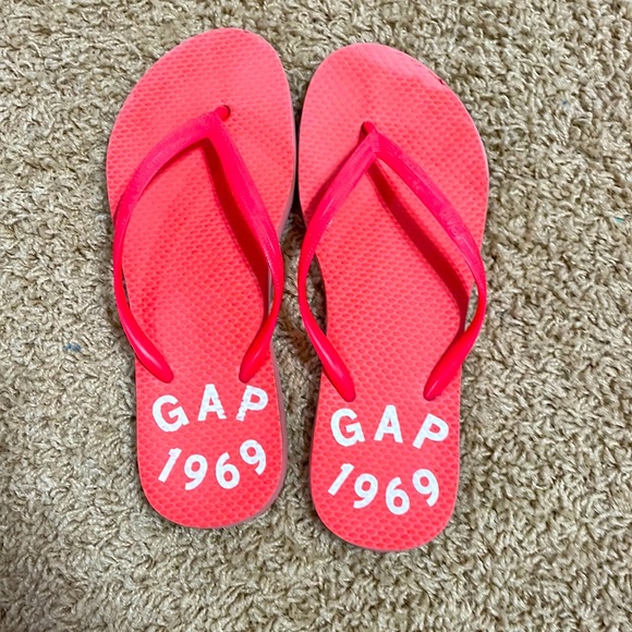 Gap 1969 flip flops - Picture 1 of 1